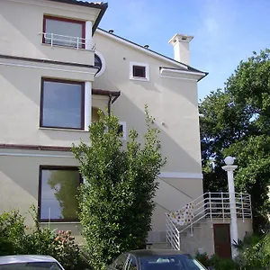 Gostinjska kuća Apartments Premantura Premantura