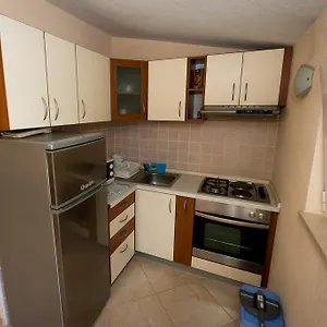apartment-ivana-trogir-21214.hotels-in-trogir.com/