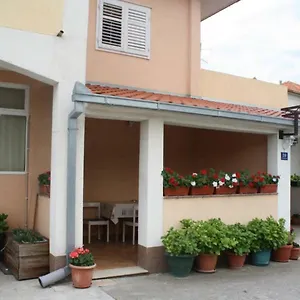 apartments-mise-trogir.hotels-in-trogir.com/